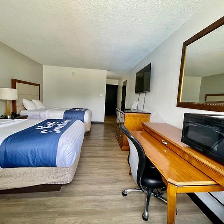 Days Inn By Wyndham Erie Kearsarge Екстер'єр фото