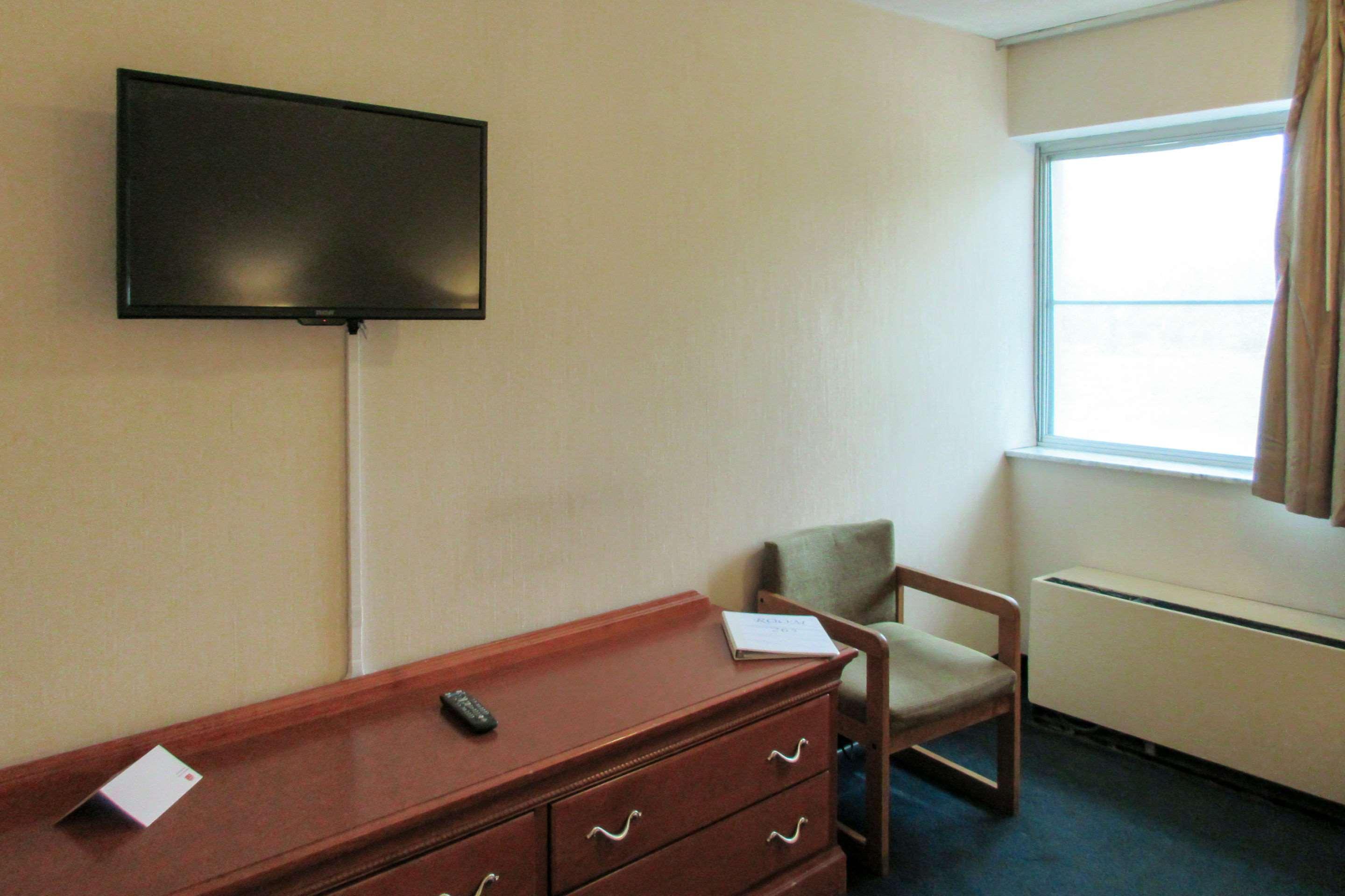 Days Inn By Wyndham Erie Kearsarge Екстер'єр фото