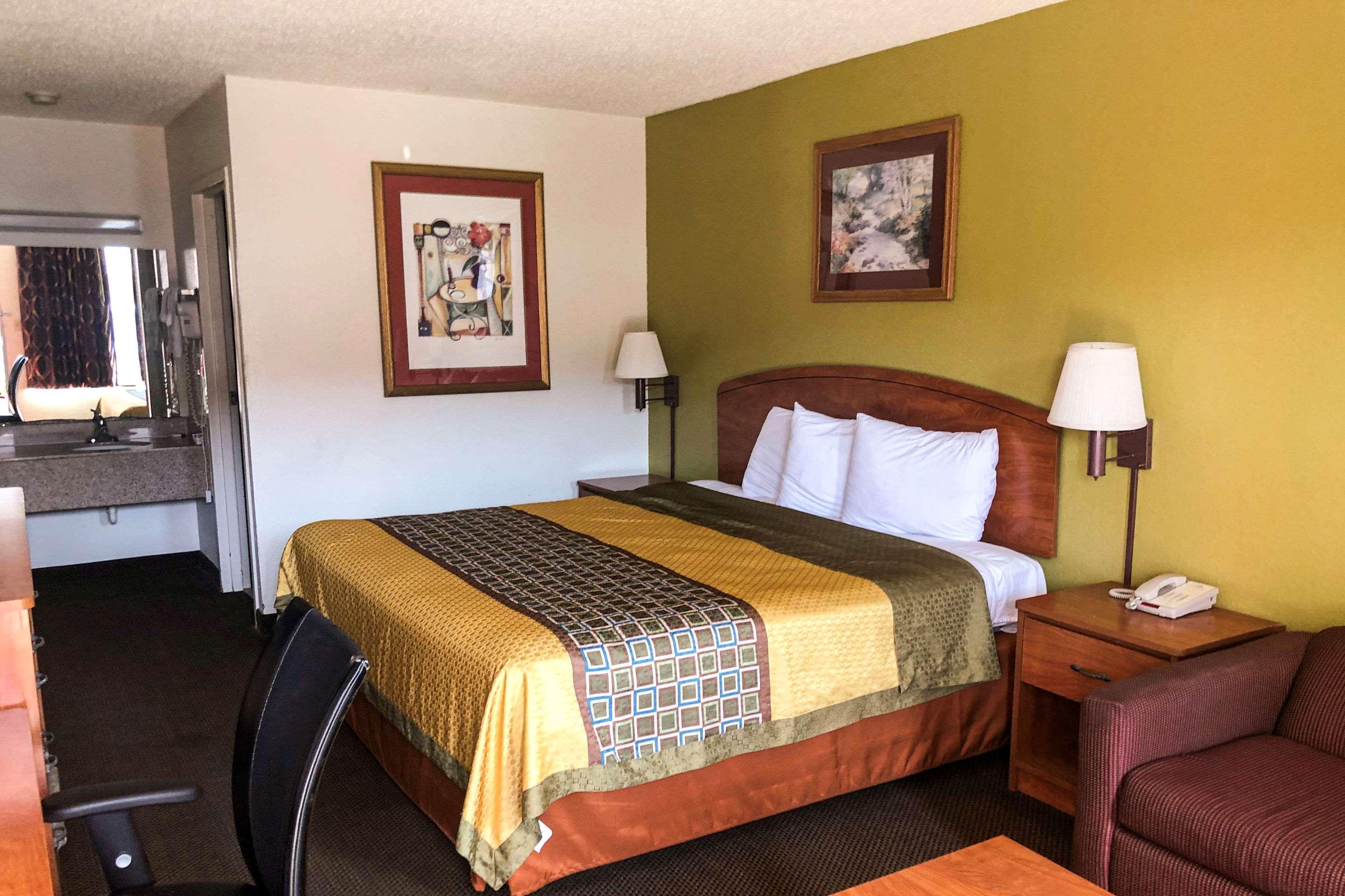 Days Inn By Wyndham Erie Kearsarge Екстер'єр фото