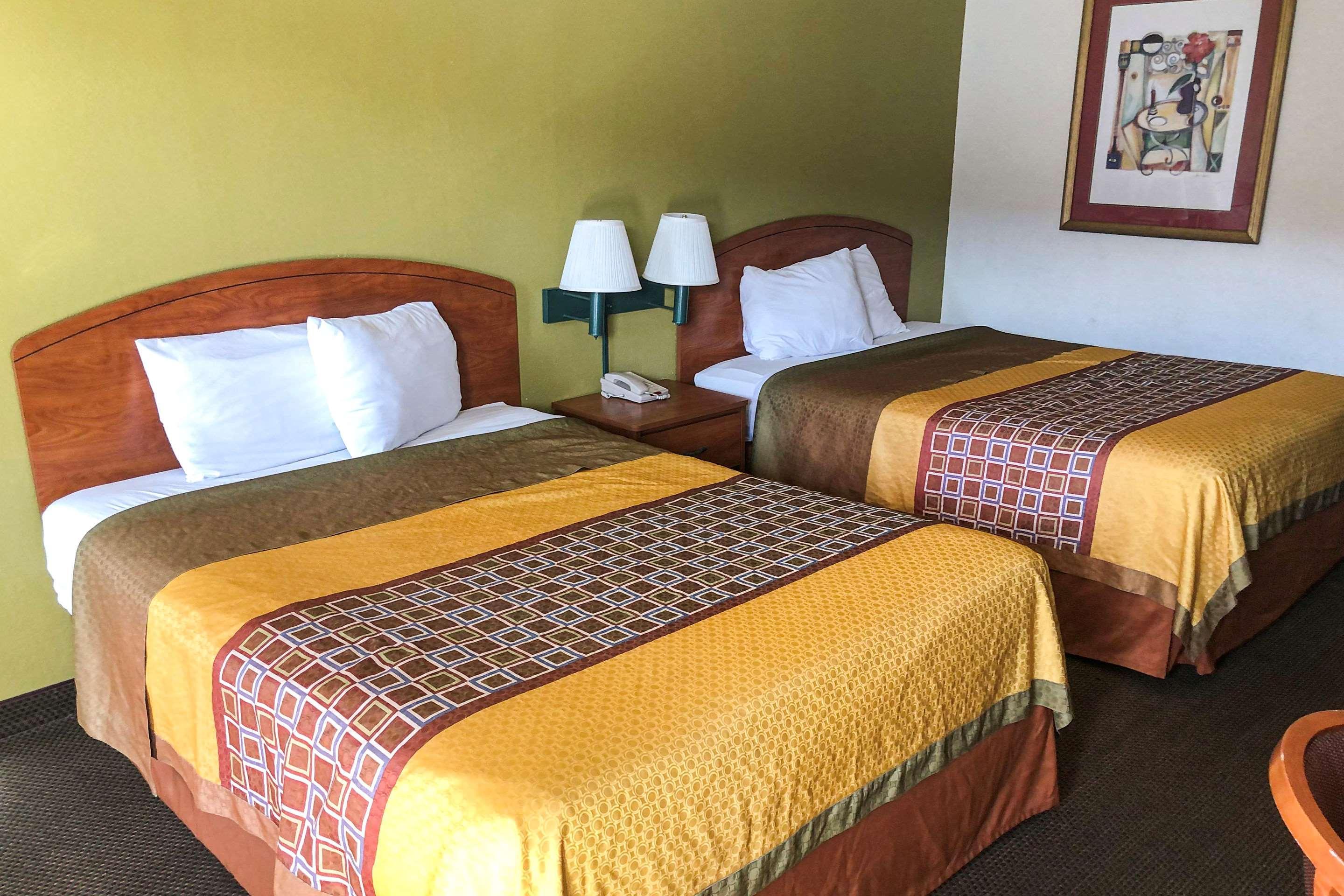 Days Inn By Wyndham Erie Kearsarge Екстер'єр фото