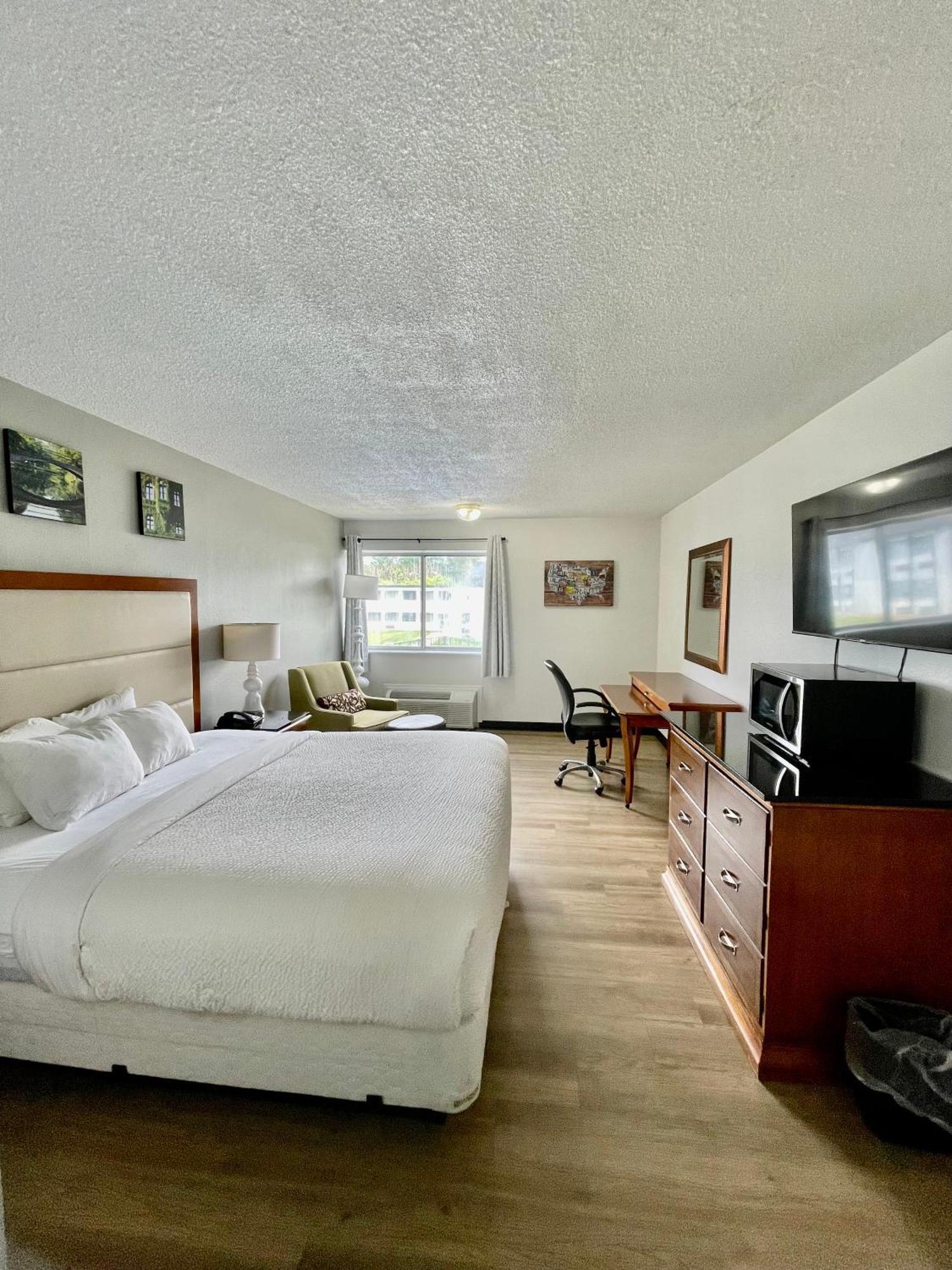 Days Inn By Wyndham Erie Kearsarge Екстер'єр фото