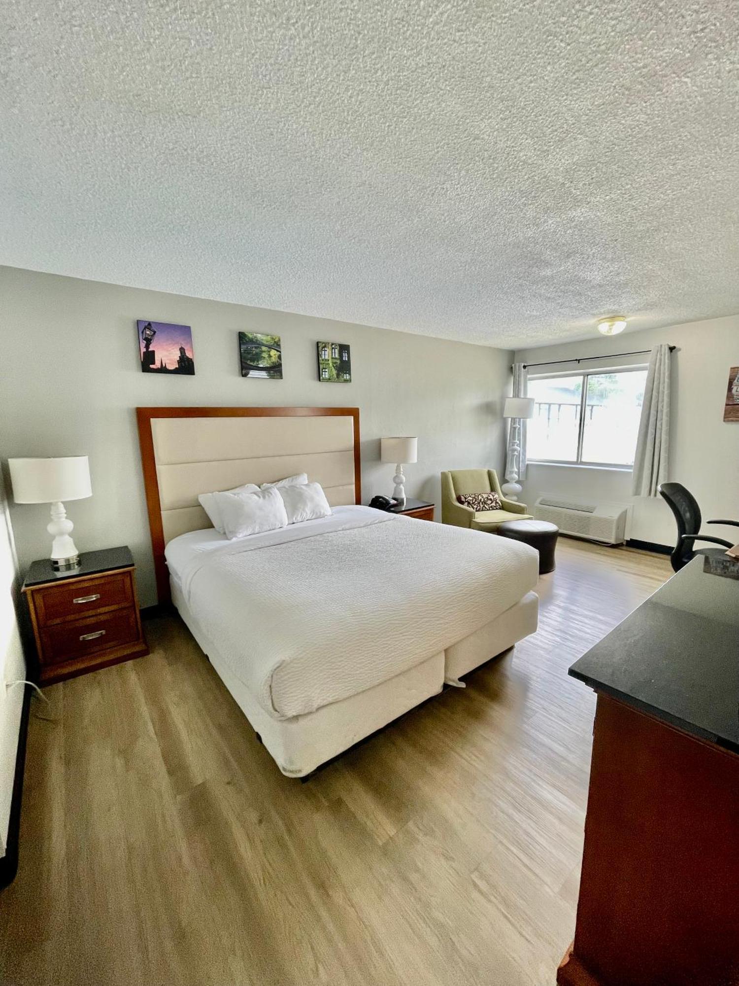 Days Inn By Wyndham Erie Kearsarge Екстер'єр фото