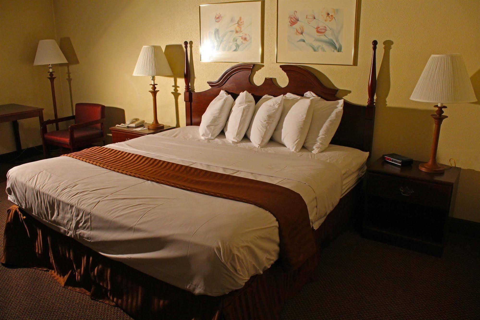 Days Inn By Wyndham Erie Kearsarge Екстер'єр фото