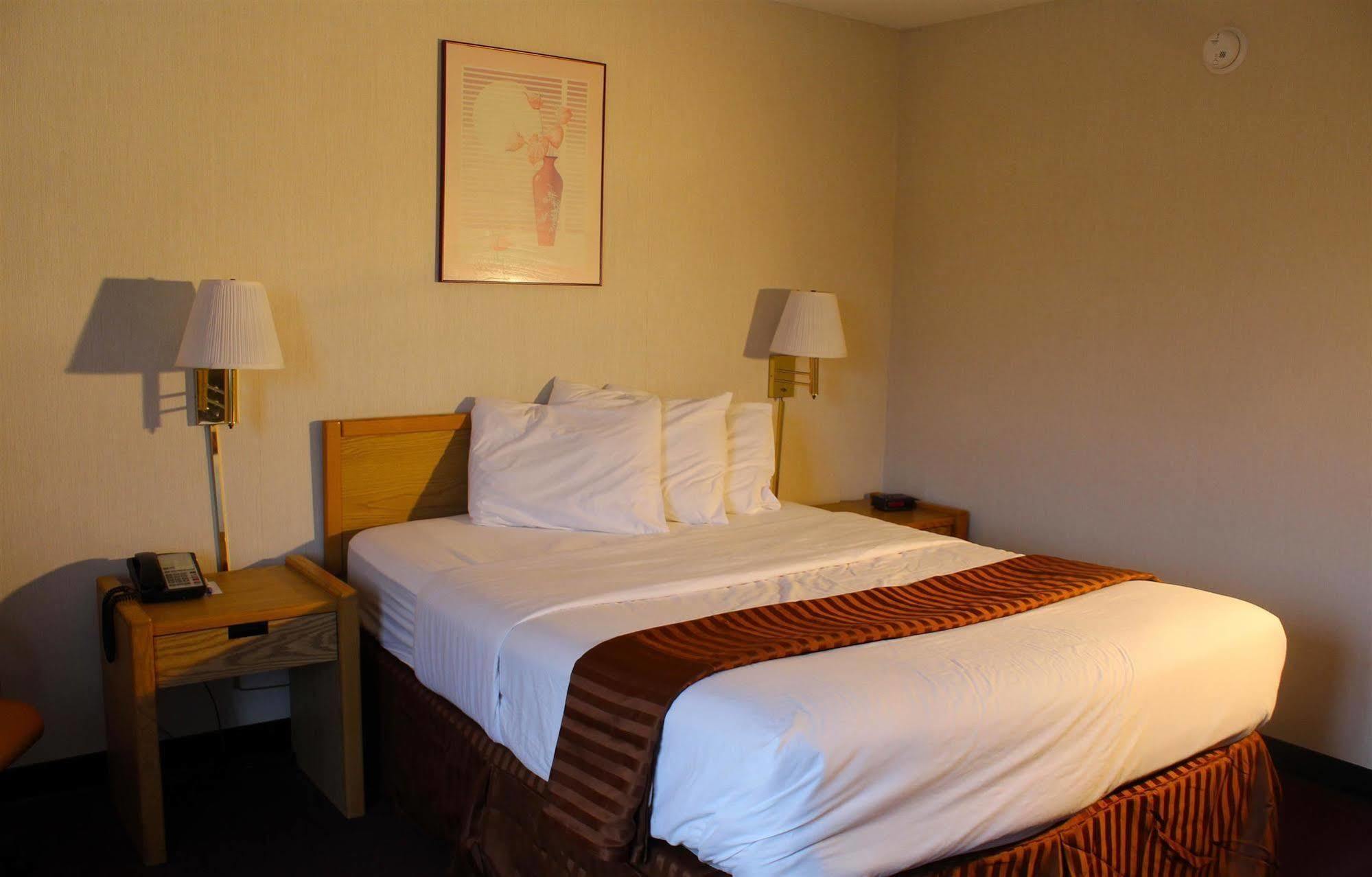 Days Inn By Wyndham Erie Kearsarge Екстер'єр фото